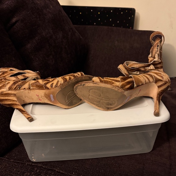 Boutique 9 Brown Strappy Heels - Picture 4 of 4